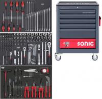 Įrankių vežimėlis su įrankiais Įrankių vežimėlis su priedais - įrankių skaičius: 155 vnt, stalčių skaičius: 6, matmenys:  911 / 730,7 / 462,7mm, spalva: juoda / raudona / grafitas, serija: S7 INTER CARS, Limited Edition 